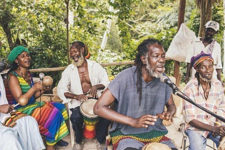 Ganja Farm Tours Near Ocho Rios: What Happens on One